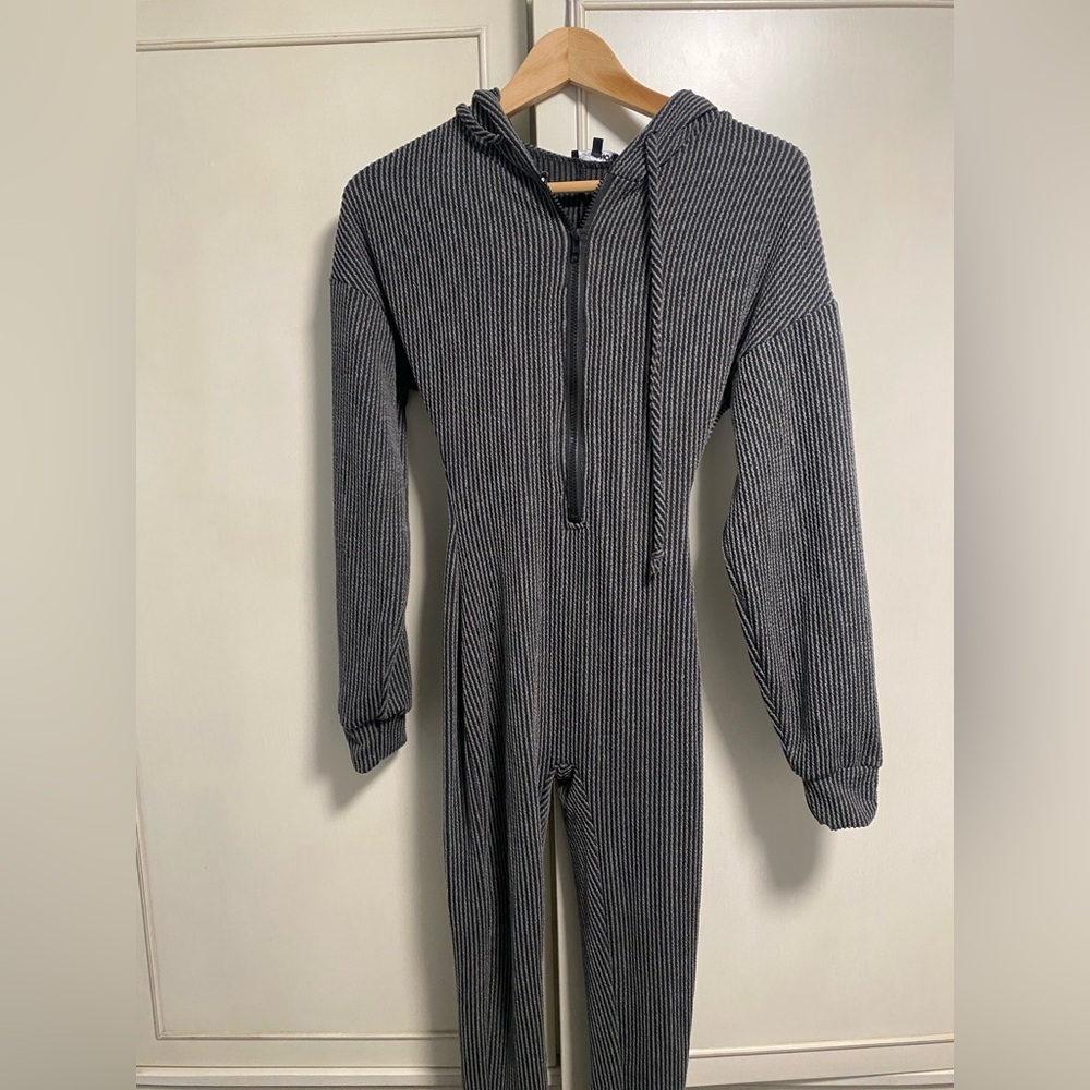 Ribbed gray jumpsuit